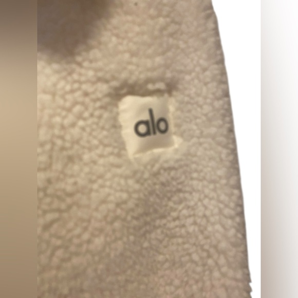 NWT Alo Yoga foxy Sherpa jacket IVORY Size L - Picture 3 of 5